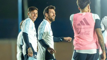 Messi gây chú ý trong tập buổi cuối cùng ở tuyển Argentina