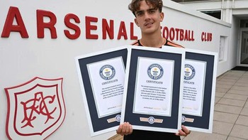 Sao trẻ Arsenal nhận một lúc 3 kỷ lục Guinness