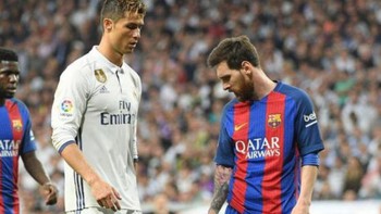 Ronaldo gửi Messi... ‘một cái ôm’