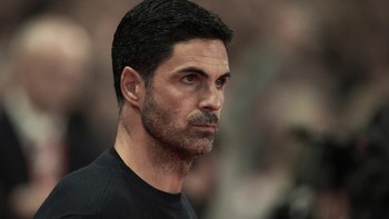 Arteta phá tan văn phòng Arsenal, cho nhân viên 2 phút dọn dẹp!