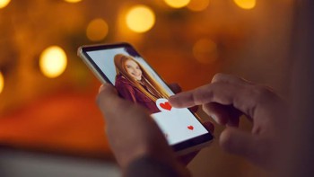 Dần rời app hẹn hò, người độc thân tìm bạn ở đâu?