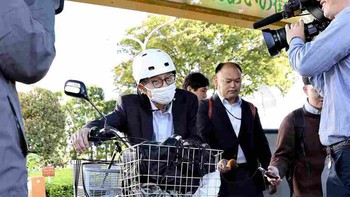 Đang mua sắm ở siêu thị, giáo sư Nhật nhận tin đoạt giải Nobel