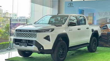 'Toyota Hilux ăn điểm khi giống Prado, giá mềm nhưng còn điểm trừ khó đấu Ford Ranger'
