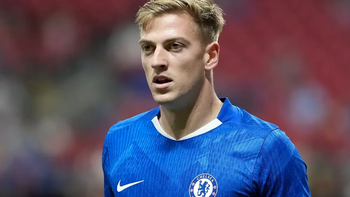 Alan Shearer ngỡ ngàng khi Liam Delap ăn mừng bàn thắng ‘tưởng tượng’