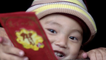 Tranh cãi 'lì xì con chị 400 ngàn, chị lì xì con mình 100 ngàn'