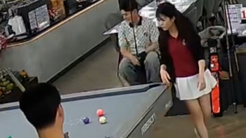 Nữ cao thủ bida ẩn danh làm nhân viên phục vụ