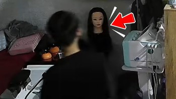 Cháu trai giật bắn mình vì manơcanh