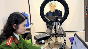 Một nam ca sĩ mới sáng mùng 3 đã lên công an phường, vì sao thế?