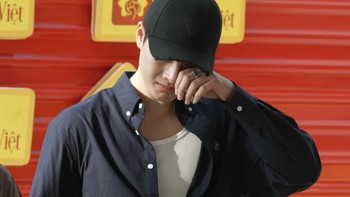 Nhâm Phương Nam nghẹn ngào trước lời tâm sự của ba cha con sống bằng cơm từ thiện