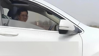 Gặp lại tình đầu khi bị kẹt xe trên cao tốc