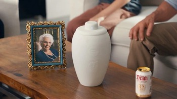 Spotify ra mắt hũ tro cốt 'biết hát', cho trải nghiệm nghe nhạc mãi mãi