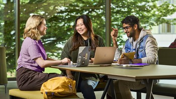 Học bổng 40.000 bảng cho nữ giới ngành STEM tại Việt Nam