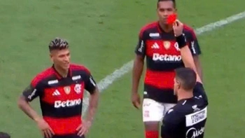 Cầu thủ phạm lỗi ở hiệp 1 đến hiệp 2 mới bị đuổi ở Siêu cúp Brazil