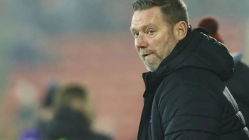 CLB bóng đá Anh mất tân binh phút chót vì quên… ký tên