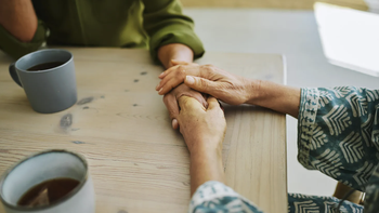 Vợ cũ và vợ mới cưới nhau sau khi chồng qua đời 9 tháng