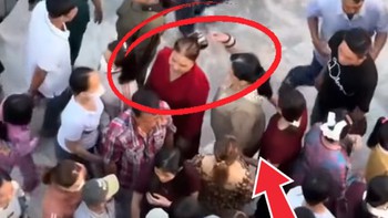 Người phụ nữ bị dàn cảnh giật dây chuyền trong chớp mắt ở Sóc Trăng