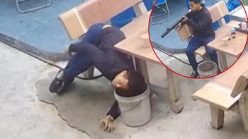 Thanh niên say thuốc lào, ngồi ngã cắm đầu vào thùng rác