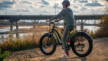 Xe đạp điện 'ăn' ít dầu hơn ô tô điện