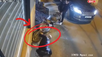 Đoạn clip gây phẫn nộ vì thái độ hung hăng của tài xế xe ô tô