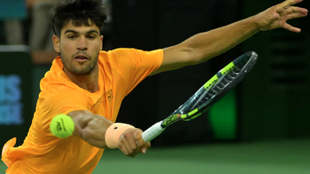 Carlos Alcaraz tạm vượt Roger Federer về tỉ lệ thắng trong sự nghiệp