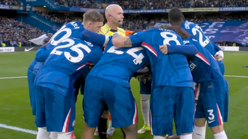 HLV Chelsea trút phẫn nộ lên trọng tài sau khi thua trận