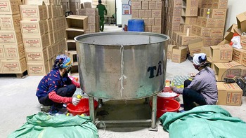 Pha axit acetic với nước làm ‘giấm trắng 100% tự nhiên’: Ảnh hưởng thế nào đến sức khỏe?