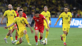 Bị AFC xử thua, CĐV Malaysia chuyển sang… tranh luận