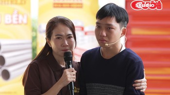 Em nhỏ bật khóc vì mẹ phải nhập viện trước giờ ghi hình