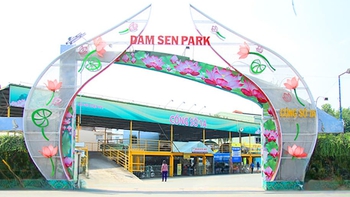 Công viên Văn hóa Đầm Sen