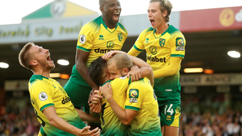 Hai CLB bóng đá nổi tiếng của Anh bị phạt vì trả lương nhân viên thấp