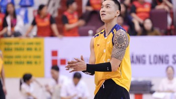 Ngoại binh Mông Cổ cao hơn 1,9m gây sốt ở Giải bóng chuyền Cúp Hoa Lư