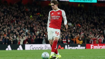 ‘Thần đồng’ Arsenal có công ty quản lý hình ảnh khi mới 16 tuổi