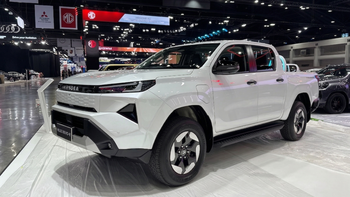 Chi tiết Toyota Hilux điện tại BIMS 2026: Màn như xe sang, 315km/sạc, đọ Ranger về công nghệ