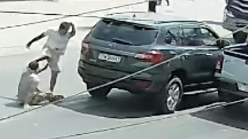 Trên con dốc trượt khỏi bản thân