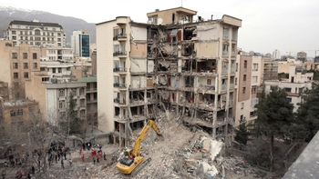 Canh bạc '5 ngày hoãn binh' của ông Trump