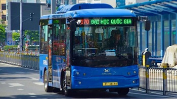 Cất ô tô đi xe buýt, tàu điện, cảm giác rất khác