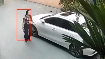 Pha đánh lái ô tô khó hiểu nhất năm