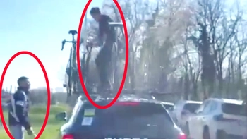 Đội xe đạp hàng đầu thế giới bị cướp xe đạp ngay giữa cuộc đua