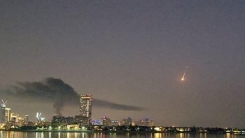 Giới nhà giàu Dubai tưởng tên lửa Iran là pháo hoa