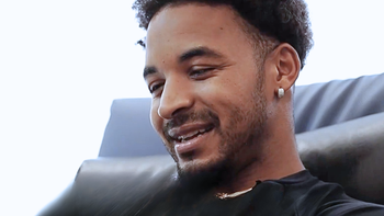 Phía sau ánh hào quang của cầu thủ Xuân Son là gì?