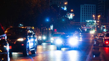 Có tiếng còi xe nghe nhẹ nhàng thân thiện, ngược lại có tiếng gắt gỏng, hồ đồ