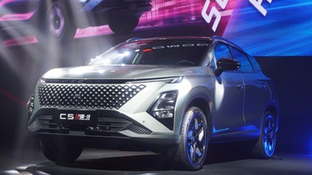 Omoda C5 SHS ra mắt Việt Nam: Máy hybrid đấu Toyota Corolla Cross, giá từ 599 triệu có điều kiện