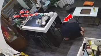 Nhân viên trốn khi tiệm đến giờ đóng cửa mà khách còn vào