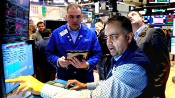 Đọc nhanh 31-3: Giá dầu tiếp tục tăng, bán tháo chứng khoán lan rộng