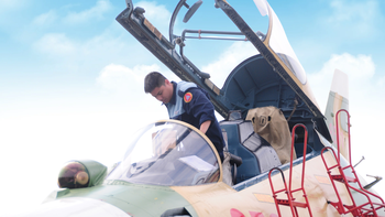 Nhà máy sửa tiêm kích hiện đại Việt Nam - Kỳ cuối: Họ gọi nhau là đồng đội