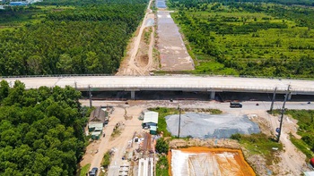 Cận mốc phải đưa vào khai thác, vành đai 3 TP.HCM đoạn phía tây còn ngổn ngang
