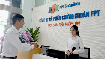 Chuẩn bị thay Chủ tịch đi định cư nước ngoài, cổ phiếu FTS tăng đột biến