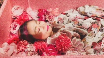 Vì sao người trẻ Nhật Bản chui vào quan tài để... thiền?