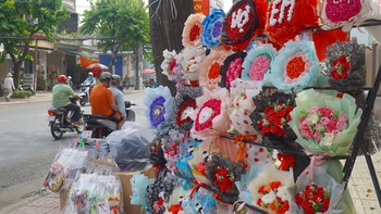 Quà tặng ngày lễ, đừng phải gồng mình, thở dài để làm vừa lòng mối quan hệ