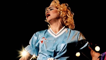 Celta Vigo truy tìm chiếc áo đấu từng được Madonna mặc 36 năm trước